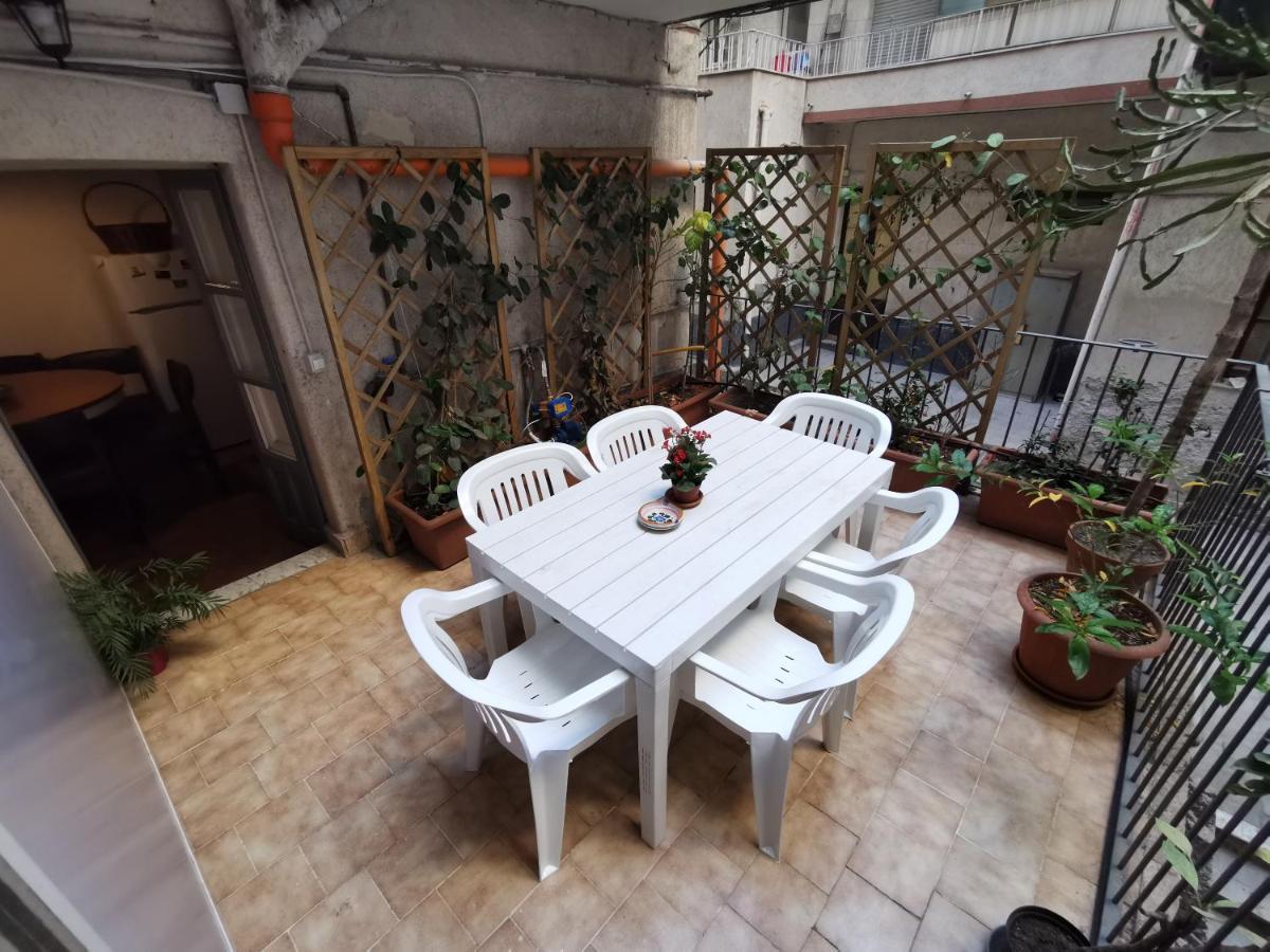 קטאניה House Stephanotus מראה חיצוני תמונה